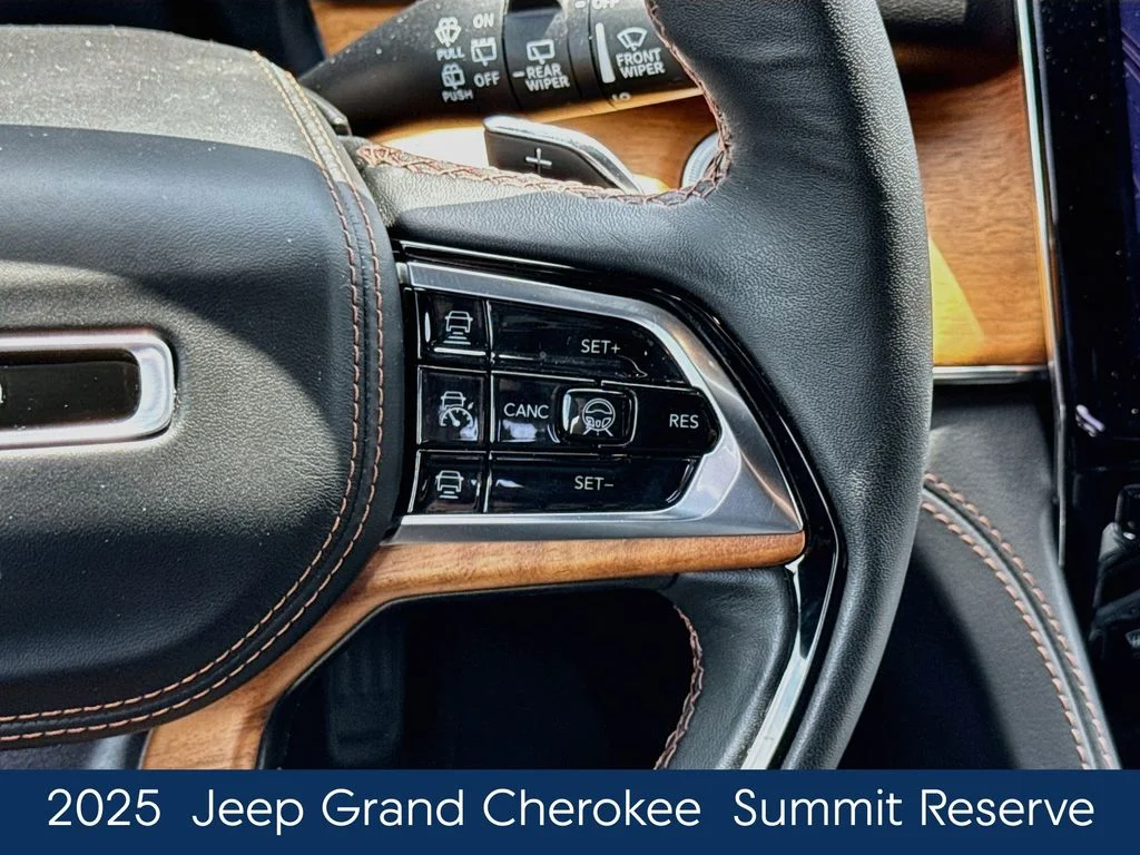 Used 2025 White Jeep Summit Reserve image 26