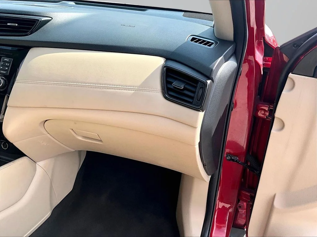 Used 2017 Red Nissan SL image 15