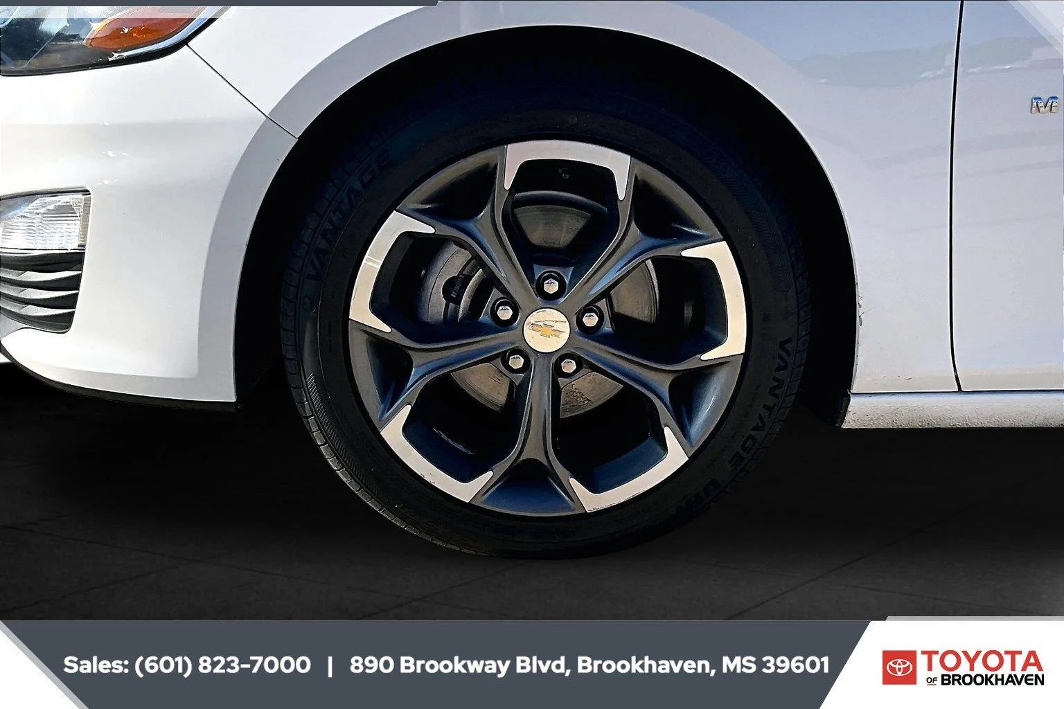 Used 2024 Summit White Chevrolet LT image 7