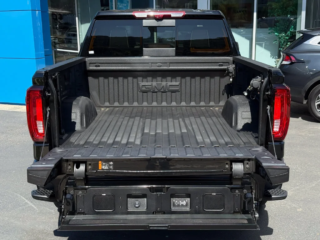 Used 2025 Onyx Black GMC Denali Ultimate image 11