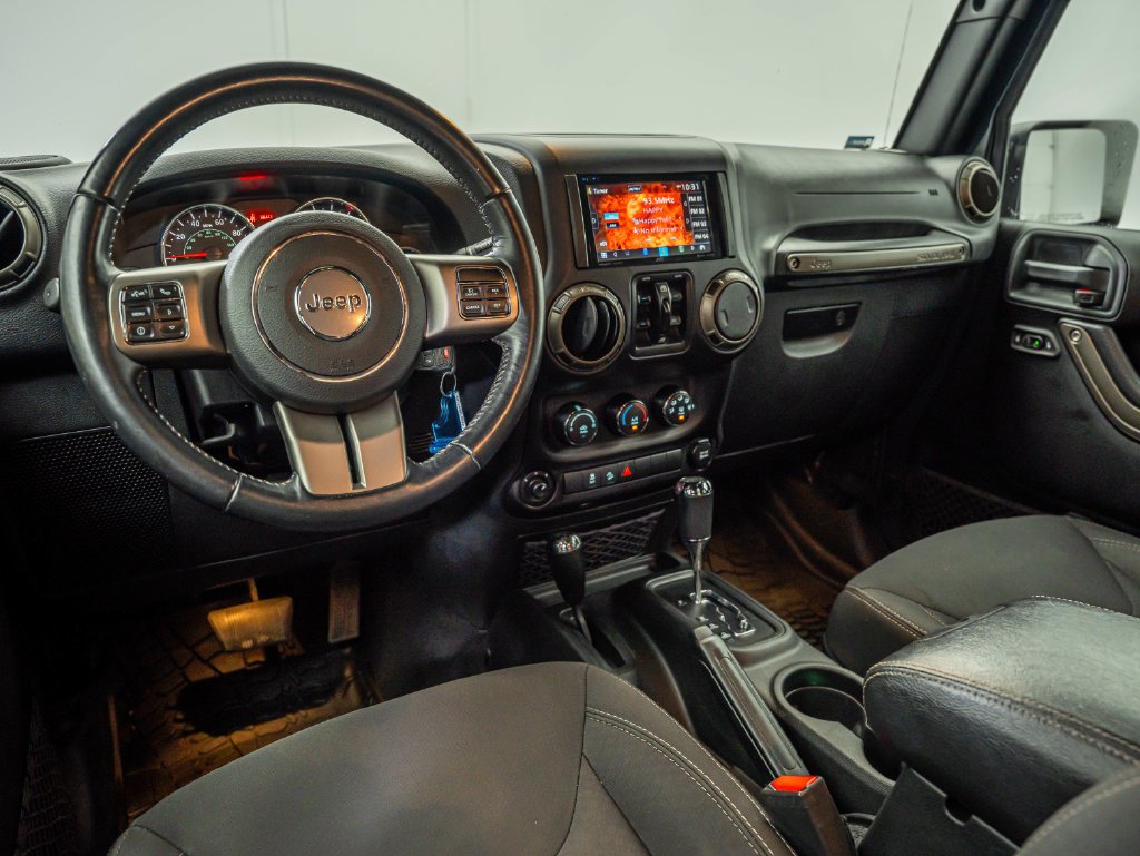 Used 2018 Rhino Clearcoat Jeep Unlimited Sport image 29