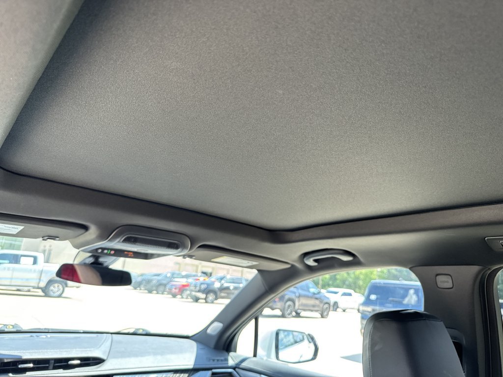 Used 2025 White Cadillac Premium Luxury image 19