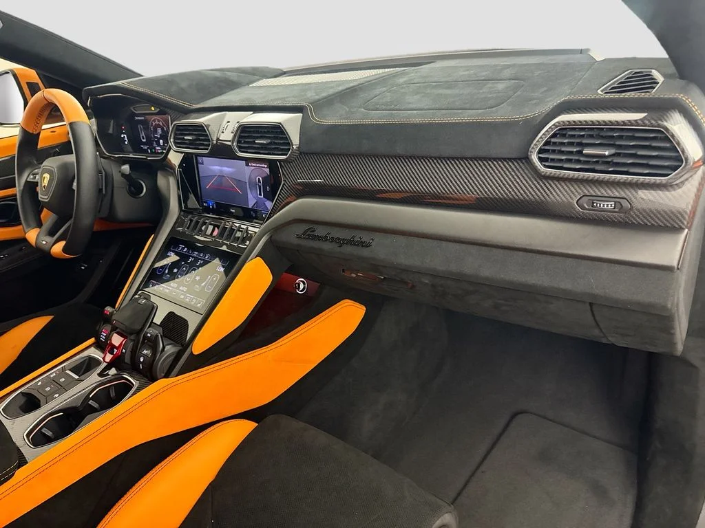 Used 2023  Lamborghini Performante image 32