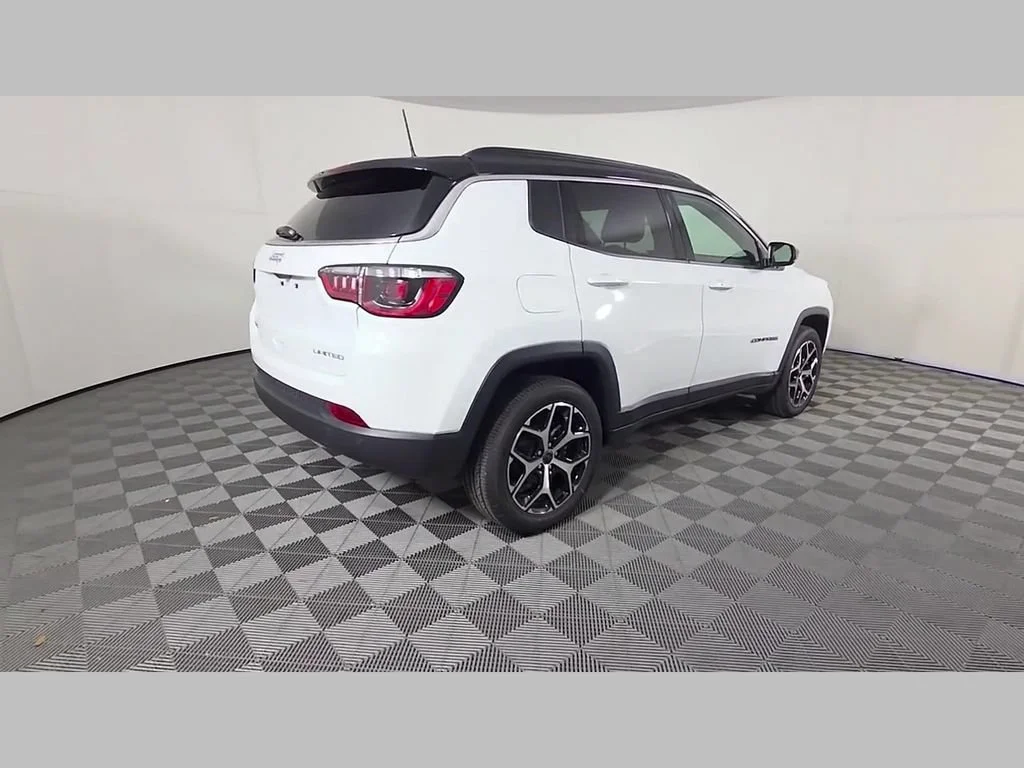 New 2026 Bright White Clear-Coat Exterior Paint Jeep Limited image 24