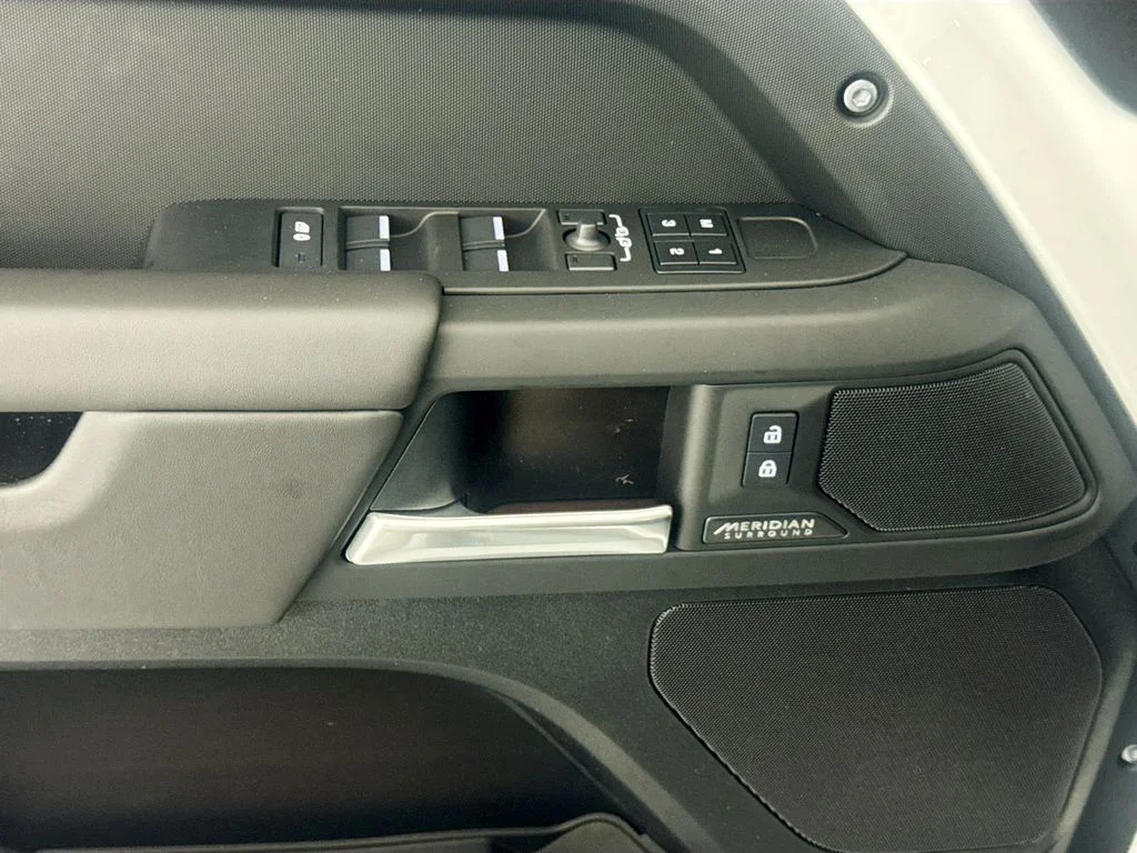 New 2026 White Land Rover X-Dynamic SE image 16