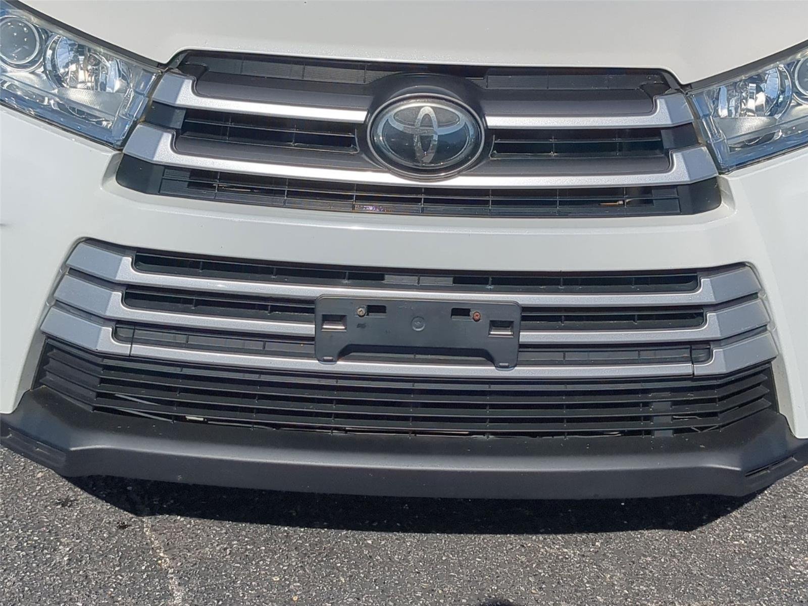 Used 2019  TOYOTA  image 14