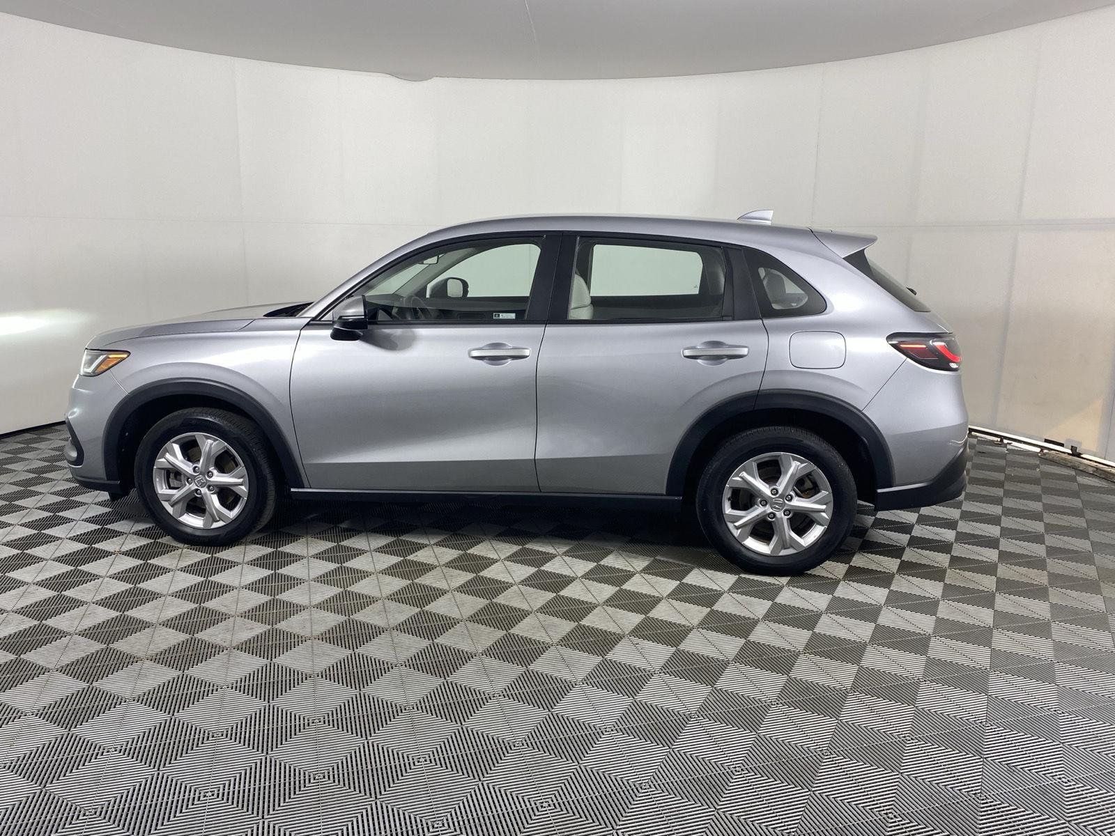 Used 2024 Lunar Silver Metallic Honda LX image 4