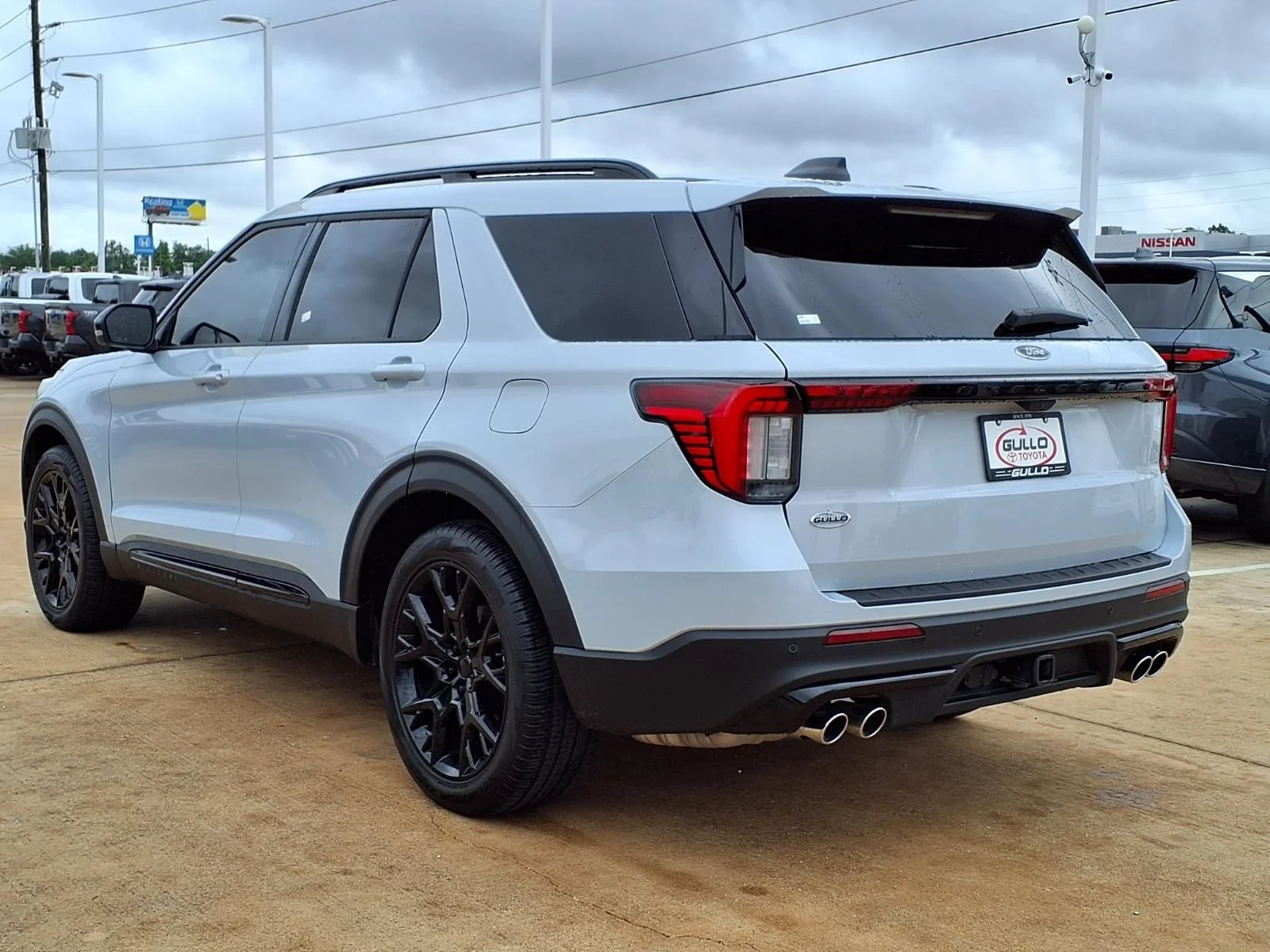 Used 2025 White Ford Platinum image 2