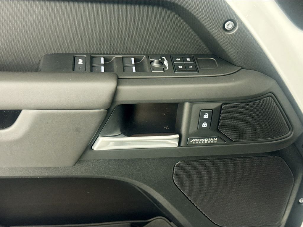 2026 Land Rover Defender X-Dynamic SE - Photo 16