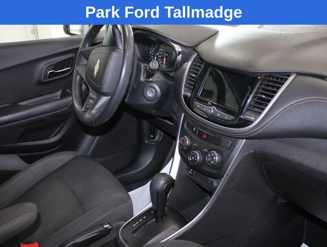 Used 2018 Summit White Chevrolet LS image 23