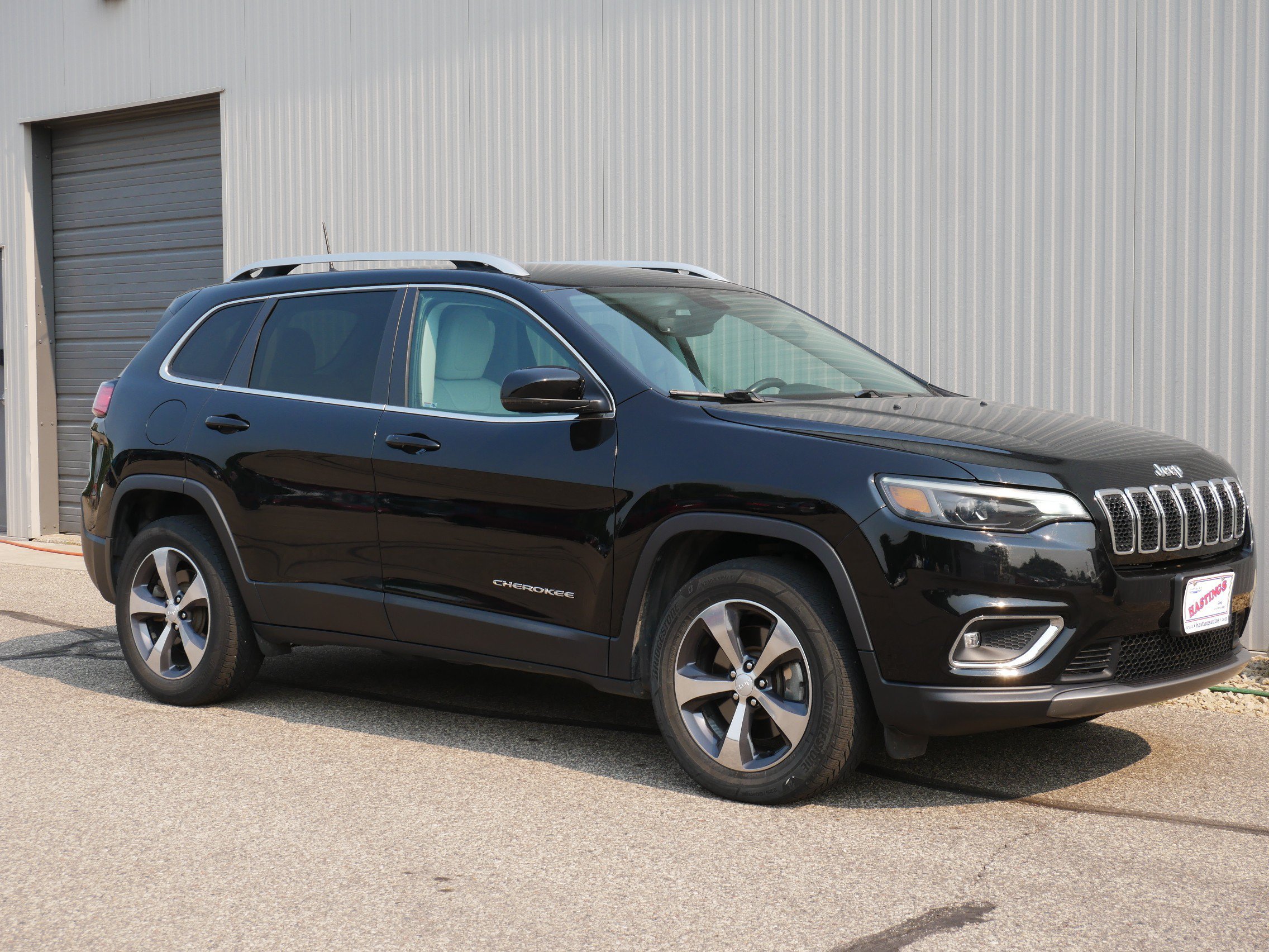 Used 2020 Diamond Black Crystal Pearlcoat Jeep Limited image 7