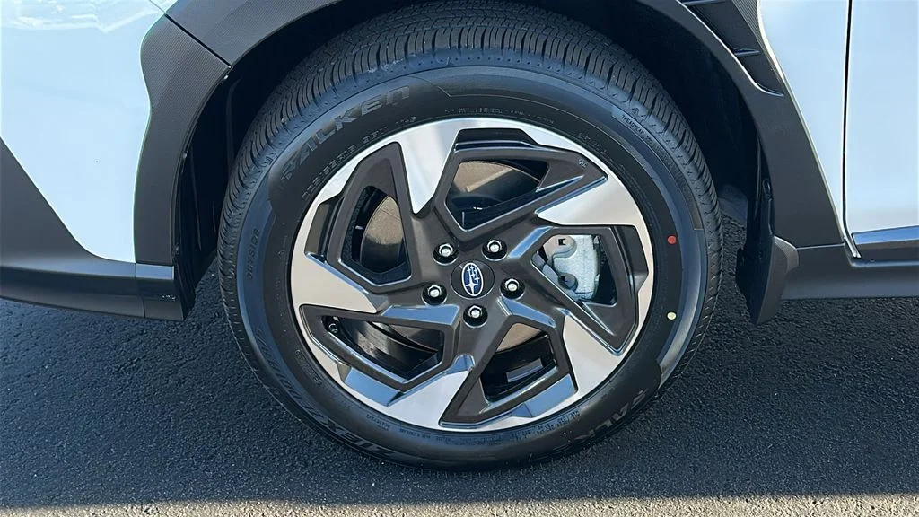 New 2026 CRYSTAL WHITE PEARL Subaru Limited image 9
