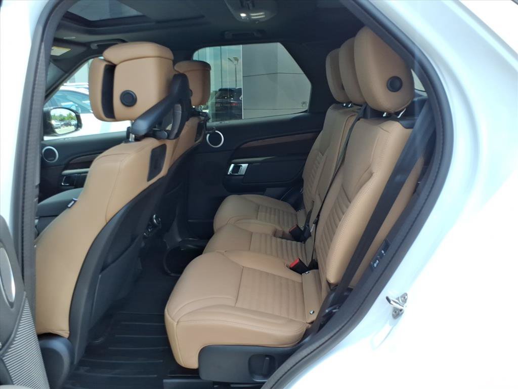 New 2026 Fuji White Land Rover Dynamic SE image 12