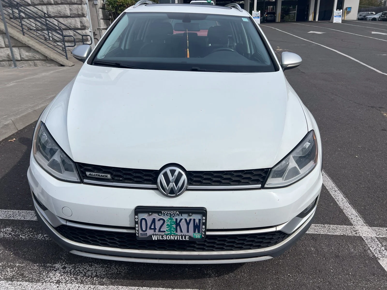 Used 2017 Pure White Volkswagen TSI SEL 4Motion image 2