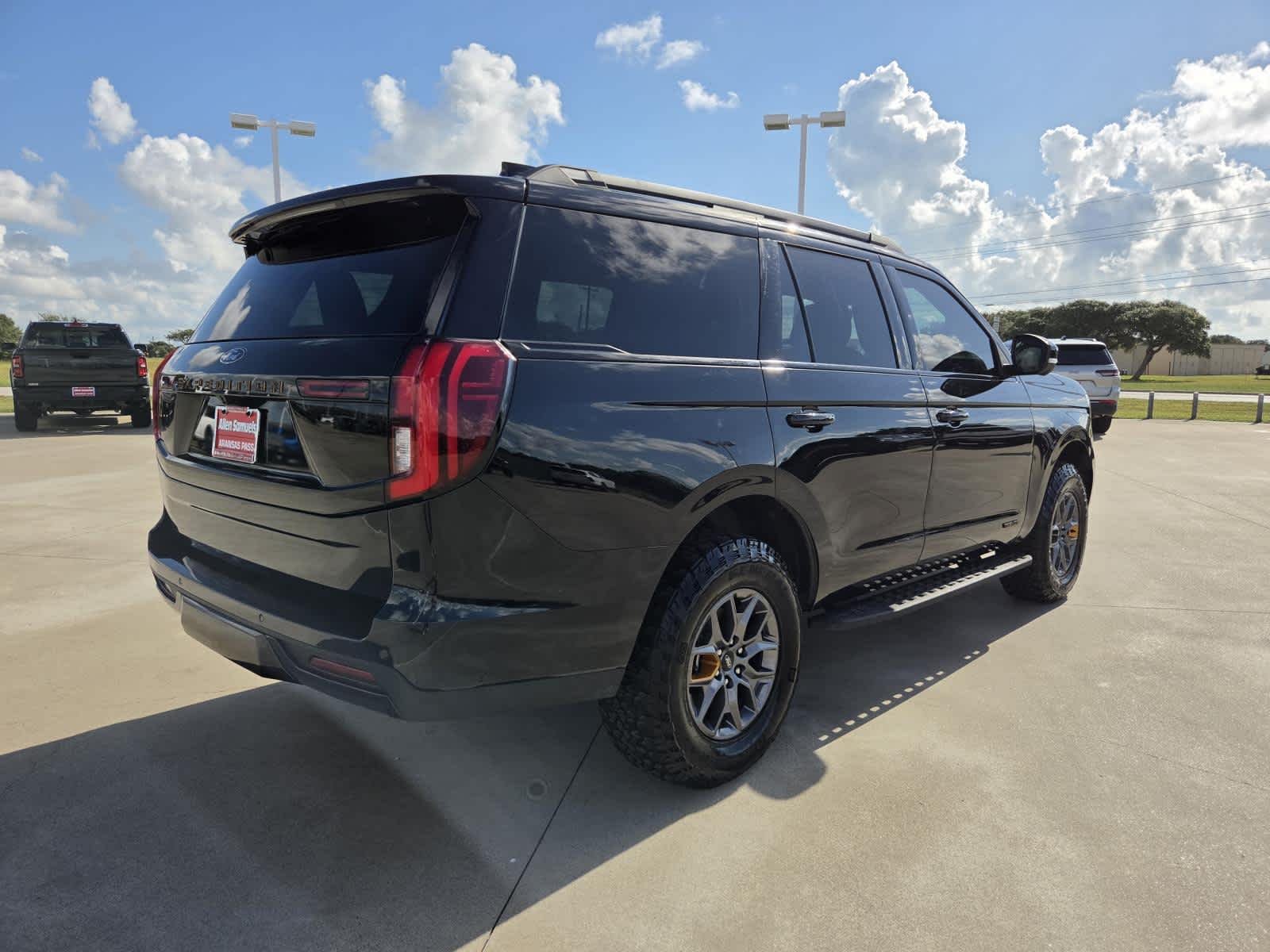 Used 2025 Agate Black Metallic Ford Tremor image 5