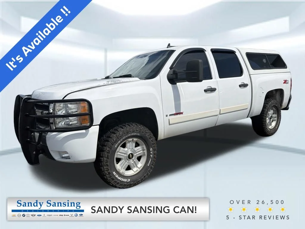 Used 2007 White Chevrolet LT image 1