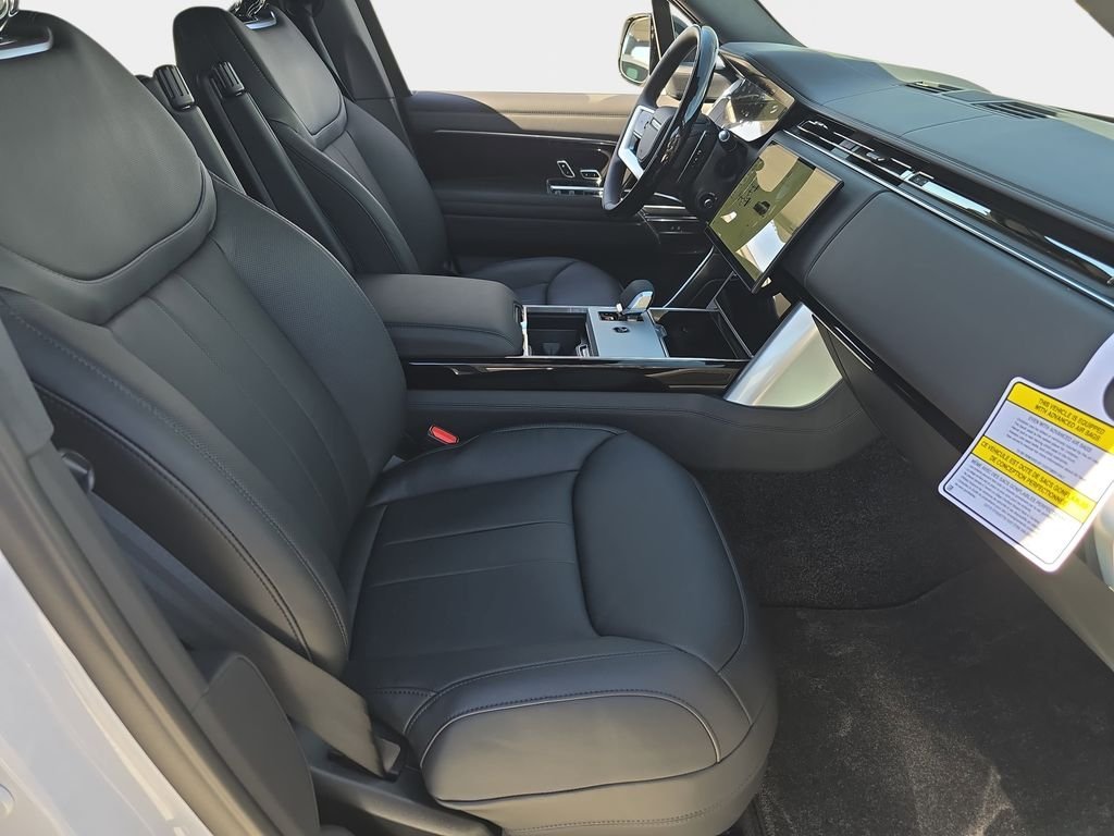 New 2026 Ostuni Pearl White LAND ROVER SE LWB 7-Seats / V8 image 10