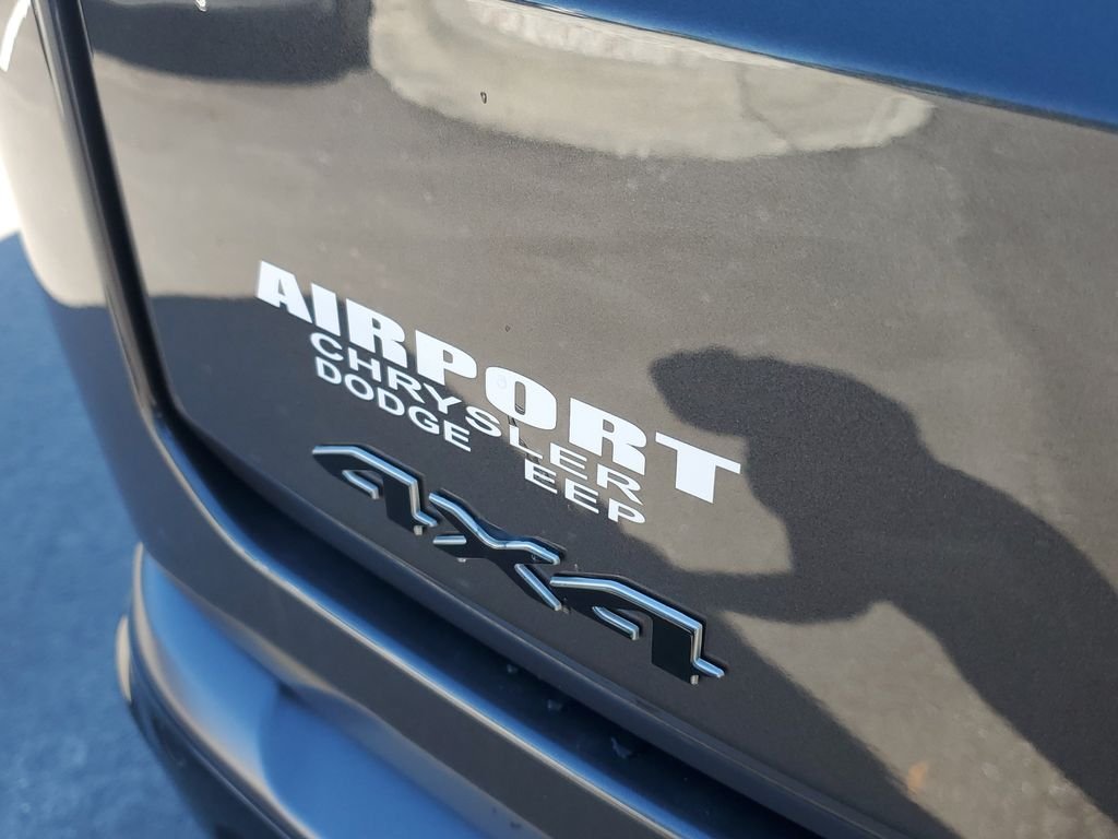 New 2026 Baltic-Gray Metallic Clear-Coat Exterior Paint Jeep Summit Obsidian image 6