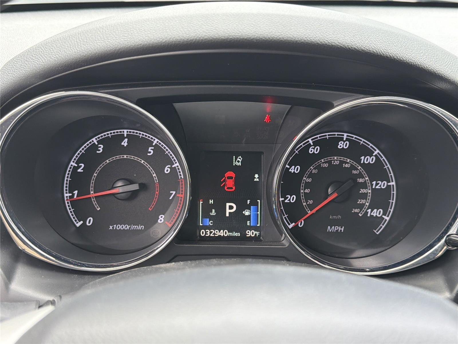 Used 2023 White Diamond Mitsubishi ES image 15