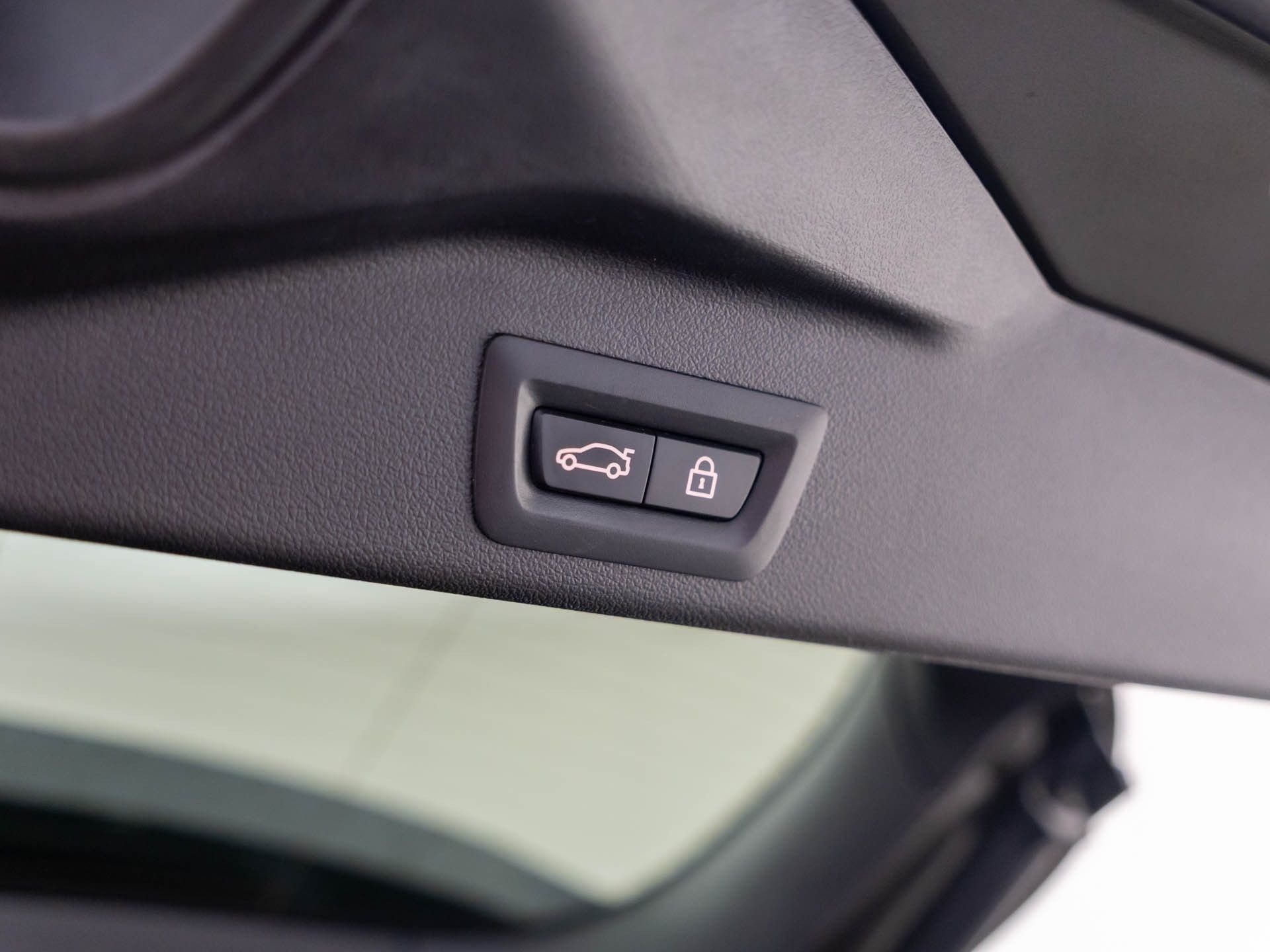 Used 2022 Green BMW xDrive40i image 34