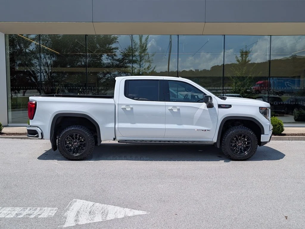 Used 2023 White GMC AT4X image 8