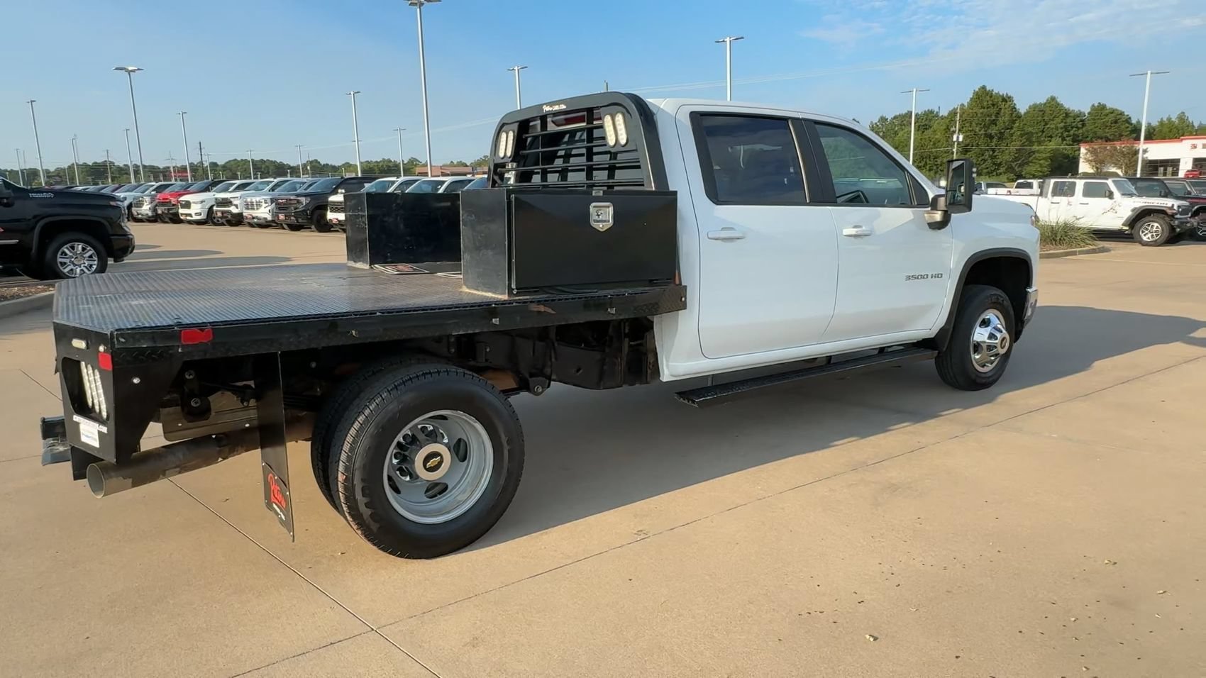 Used 2022 Summit White Chevrolet LT image 9