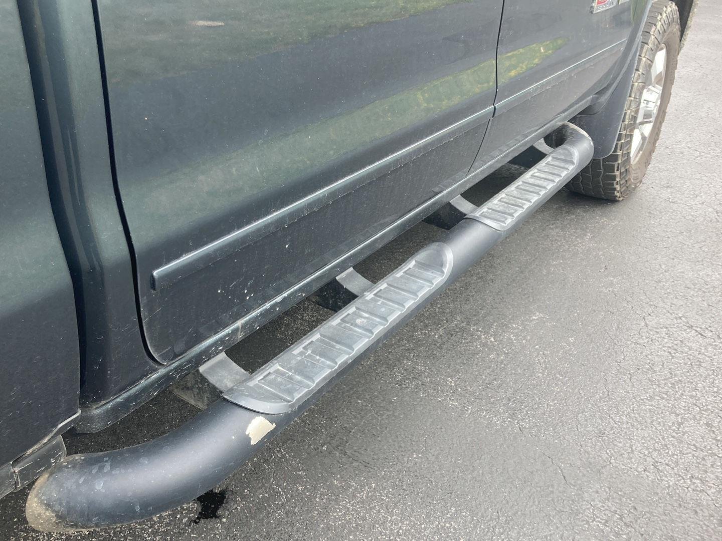Used 2018 Dark Slate Metallic GMC SLT image 9