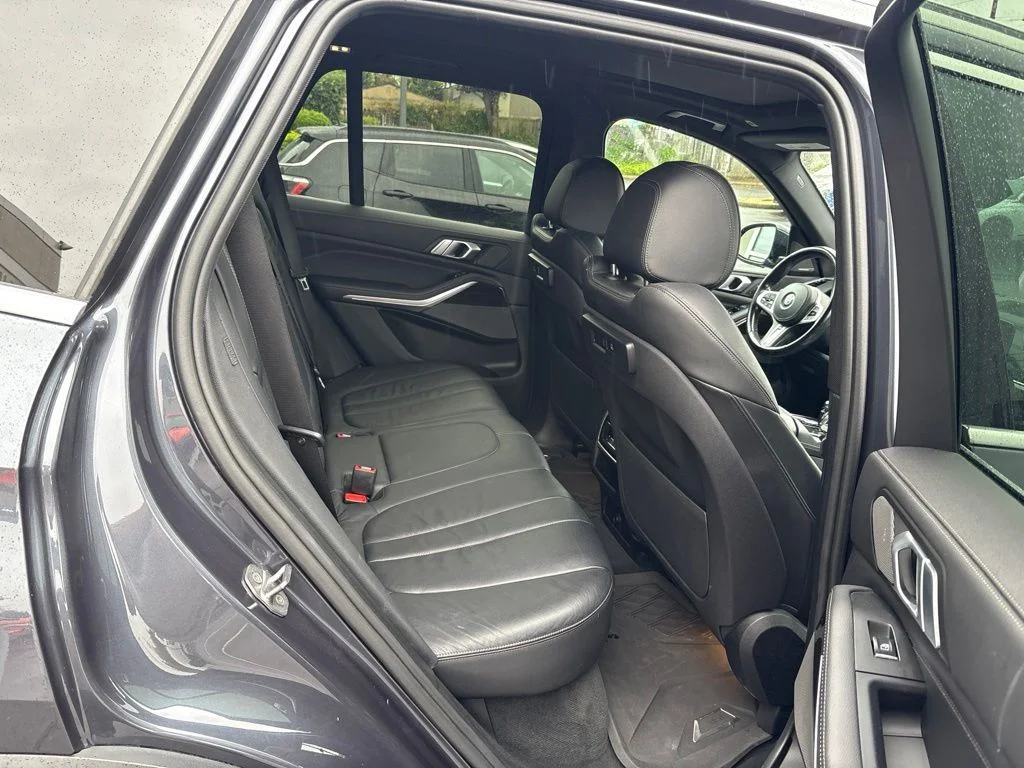Used 2019 Gray BMW xDrive40i image 25