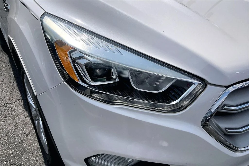 Certified Used 2019 White Platinum Clearcoat Metallic Ford SEL image 29