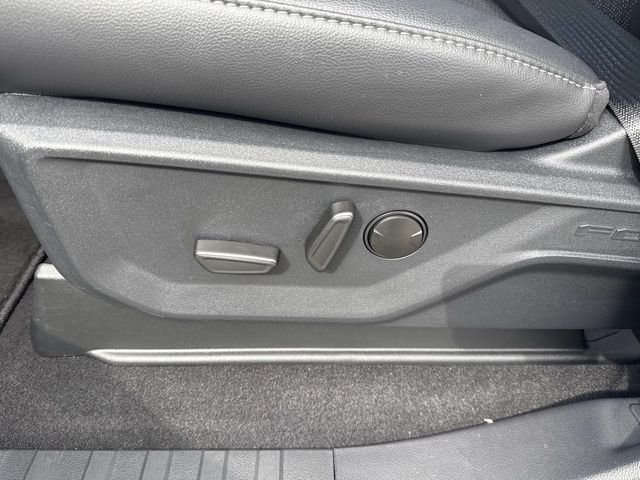 Used 2025 Iconic Silver Metallic Ford Lariat image 19