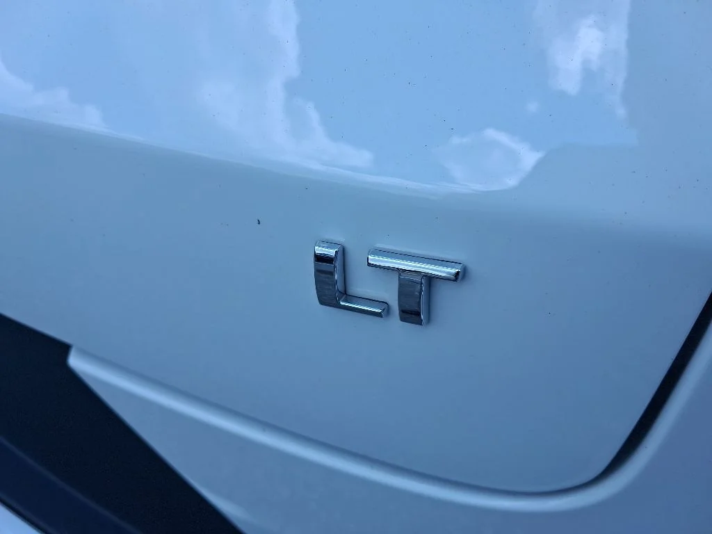 Used 2025 White Chevrolet LT image 10
