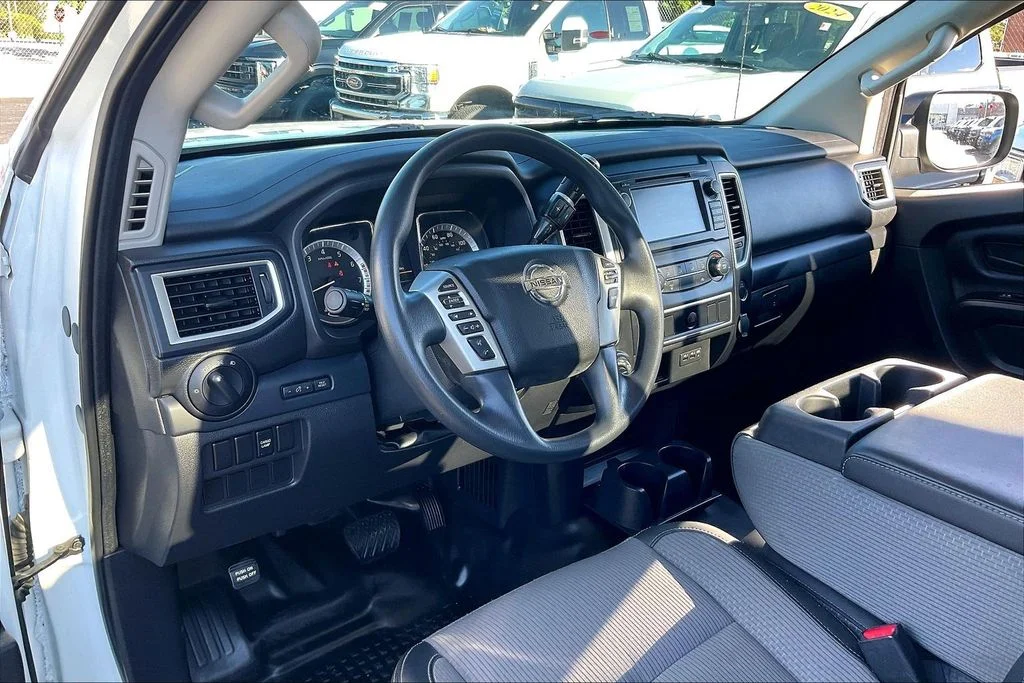 Used 2019 White Nissan S image 13