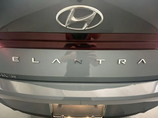 Used 2022 Gray Hyundai SEL image 25