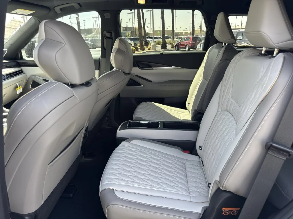 New 2027 2T RAD WHT INFINITI Autograph AWD image 26