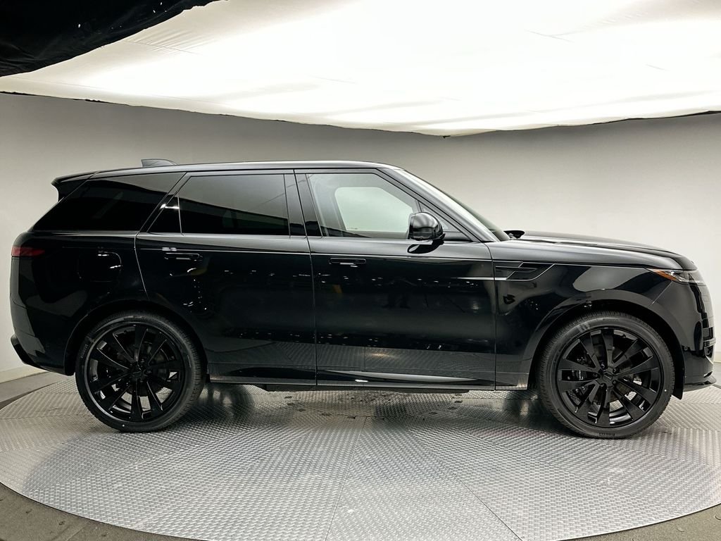 New 2026 Santorini Black Metallic Land Rover Dynamic SE image 4