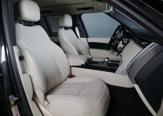 New 2026 Carpathian Grey Land Rover SE image 3