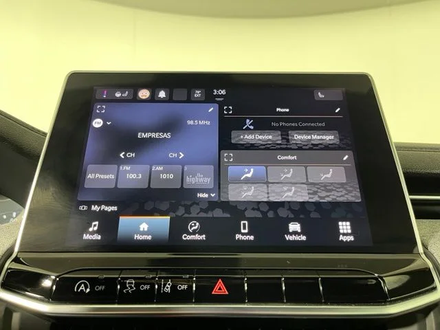 Used 2023 Gray Jeep Latitude Lux image 28
