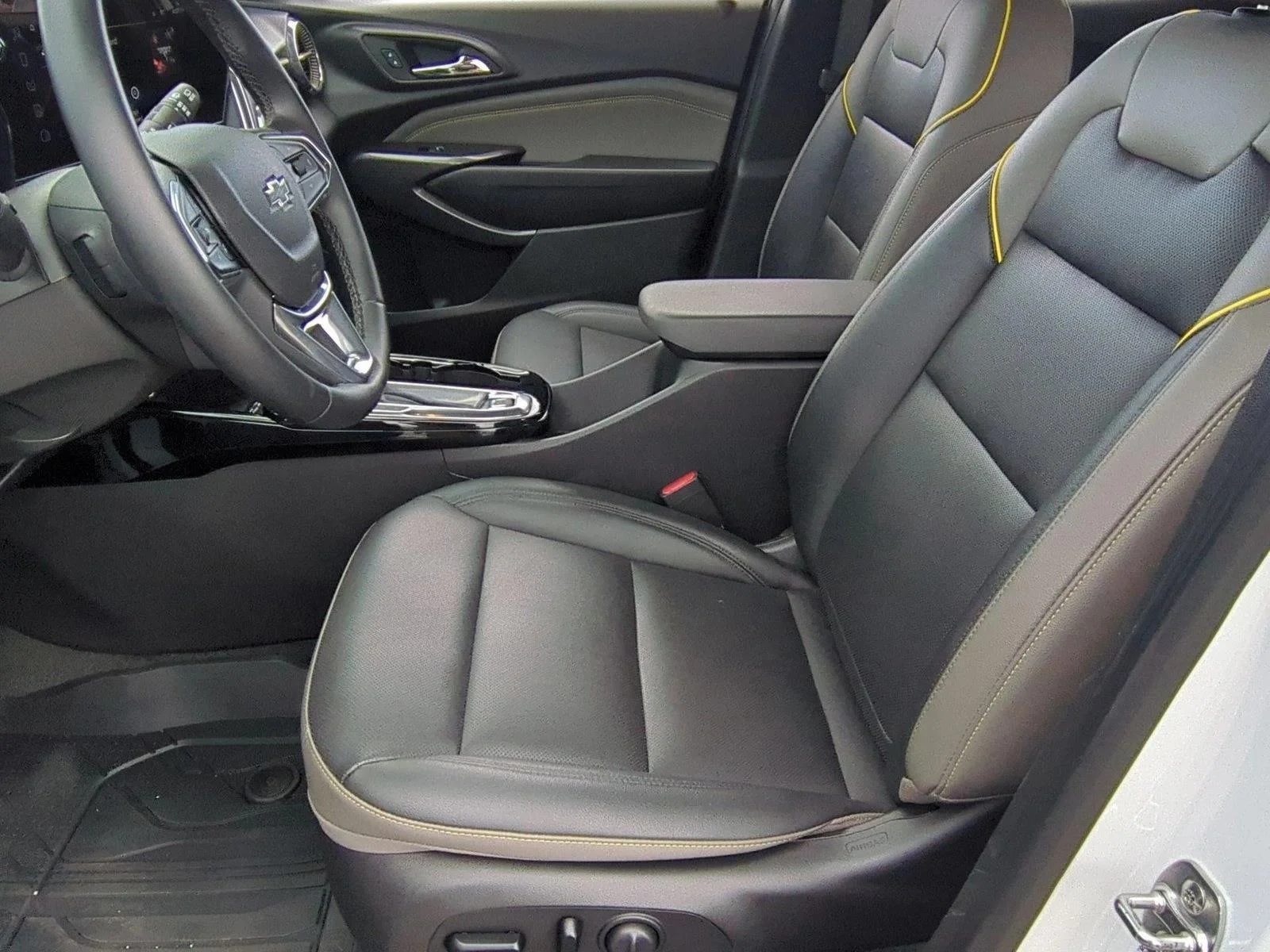 Used 2025 Summit White Chevrolet ACTIV image 16