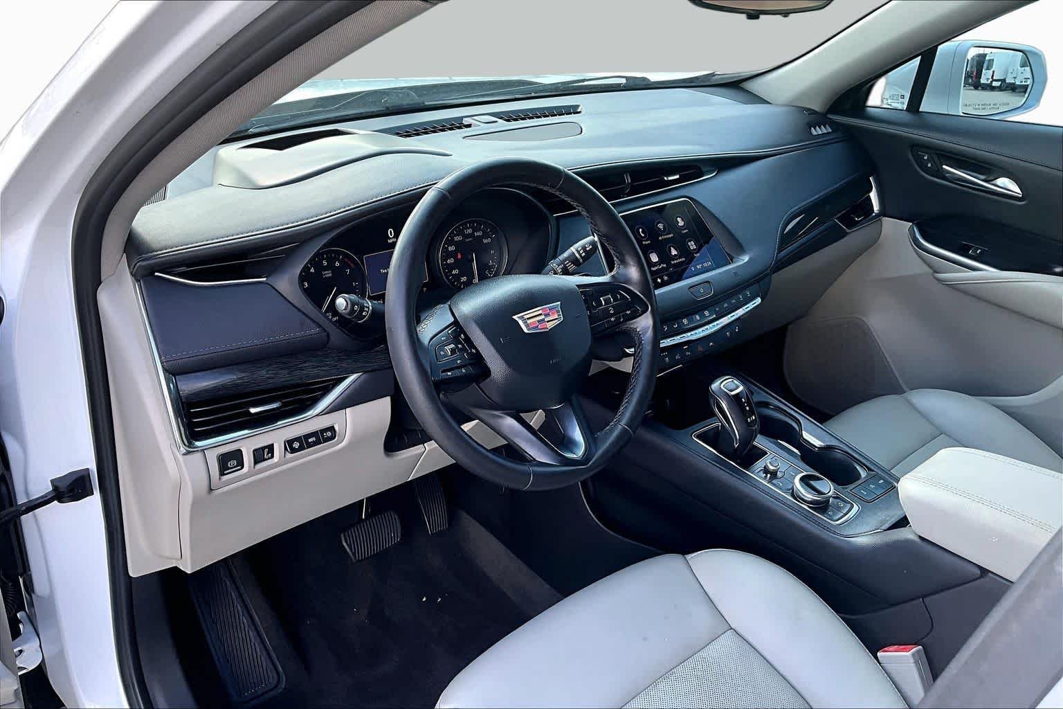 Used 2019 Crystal White Tricoat Cadillac FWD Premium Luxury image 16