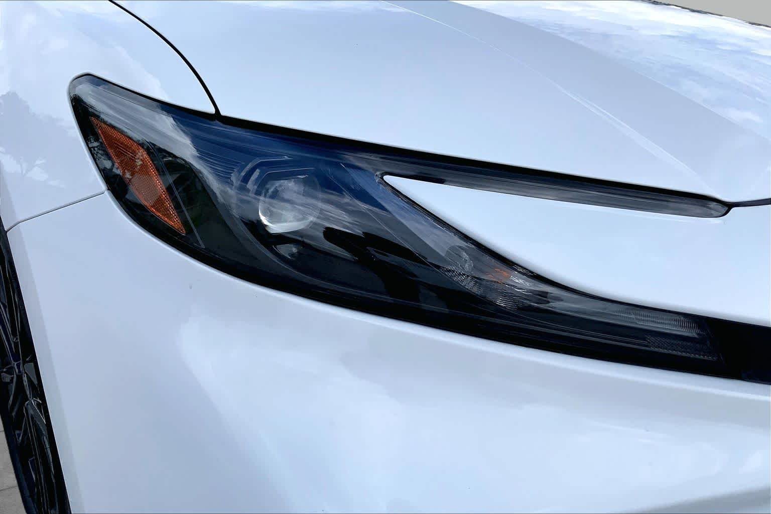 Used 2025 Ice Cap Toyota SE image 27
