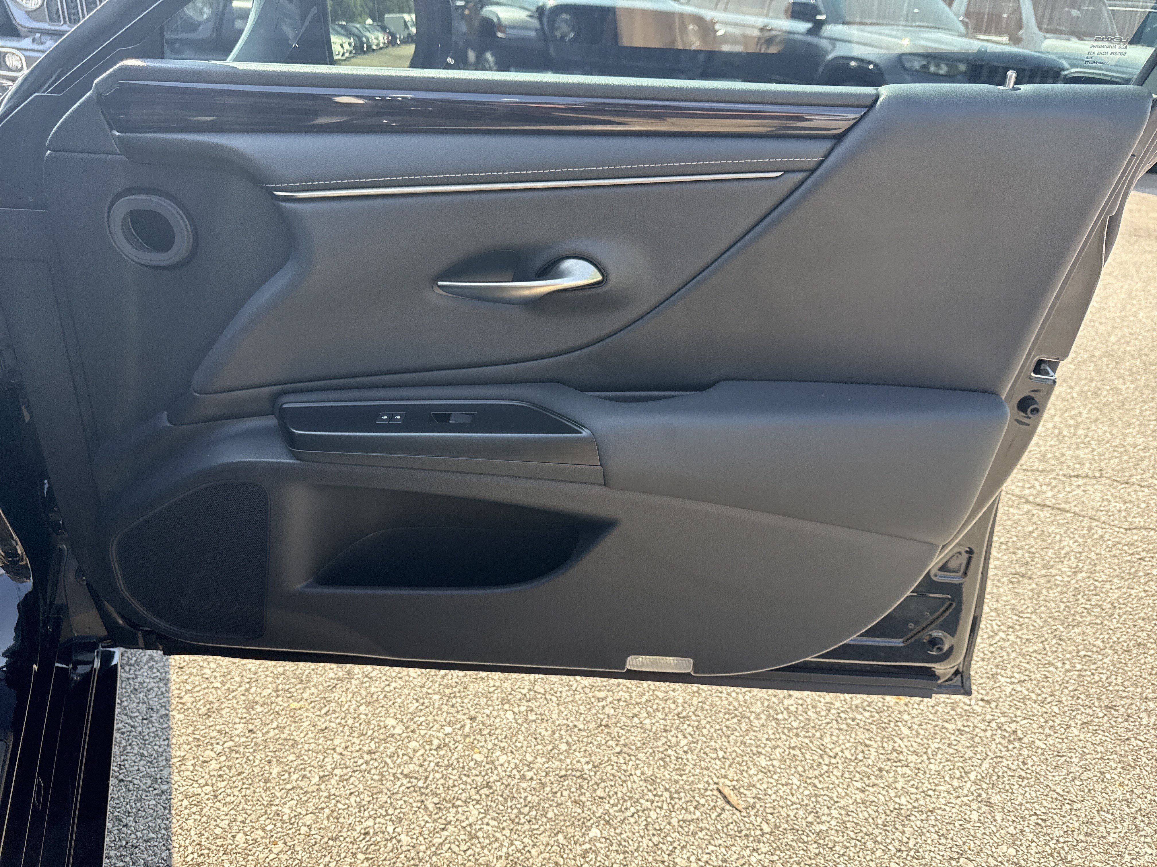 Used 2020 Black Lexus ES 350 image 18
