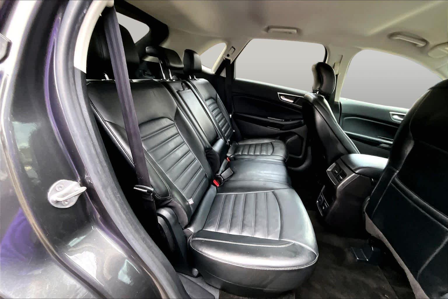 Used 2015 Magnetic Metallic Ford SEL image 22
