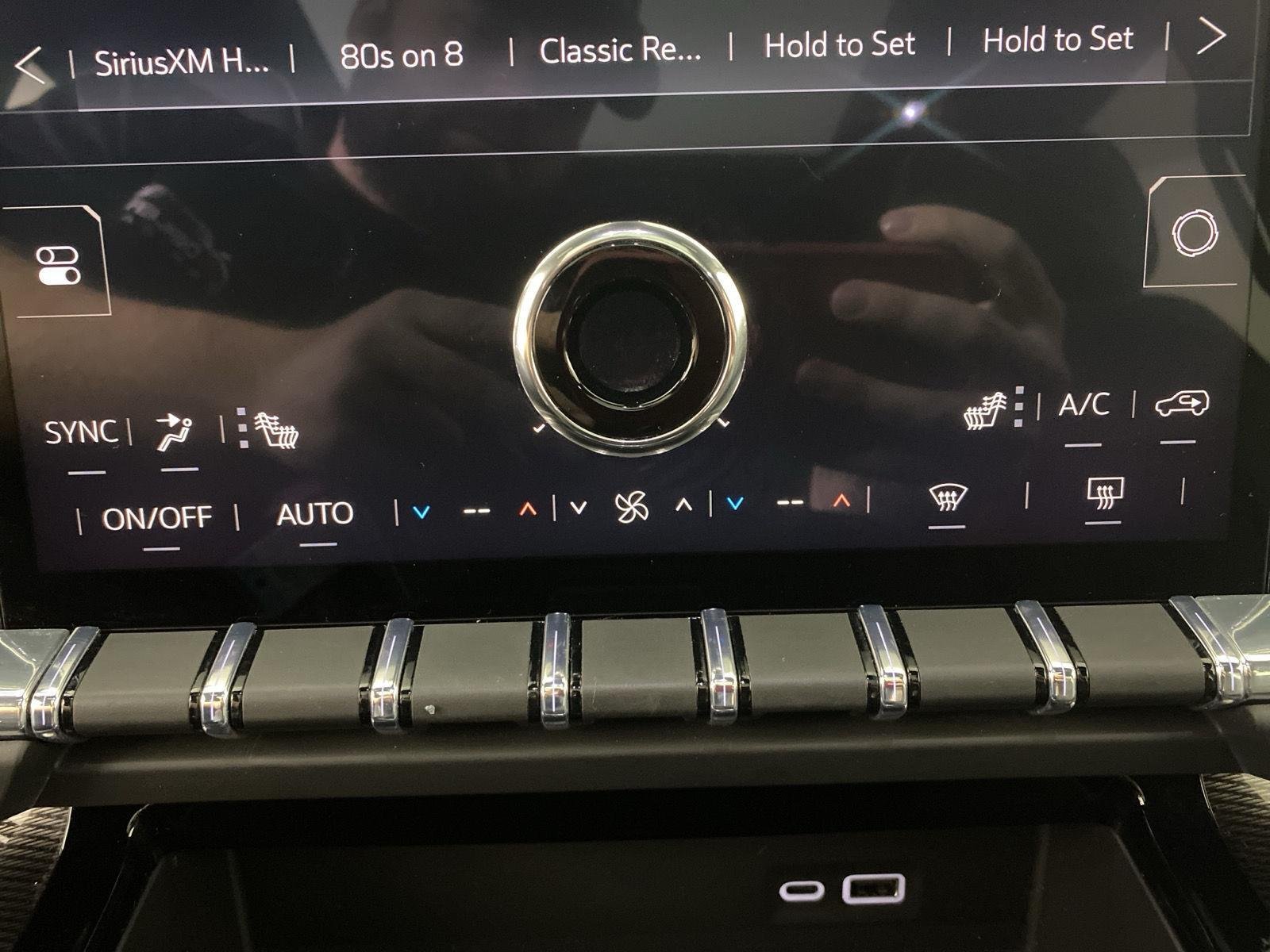 Used 2025 Onyx Black GMC Elevation image 28