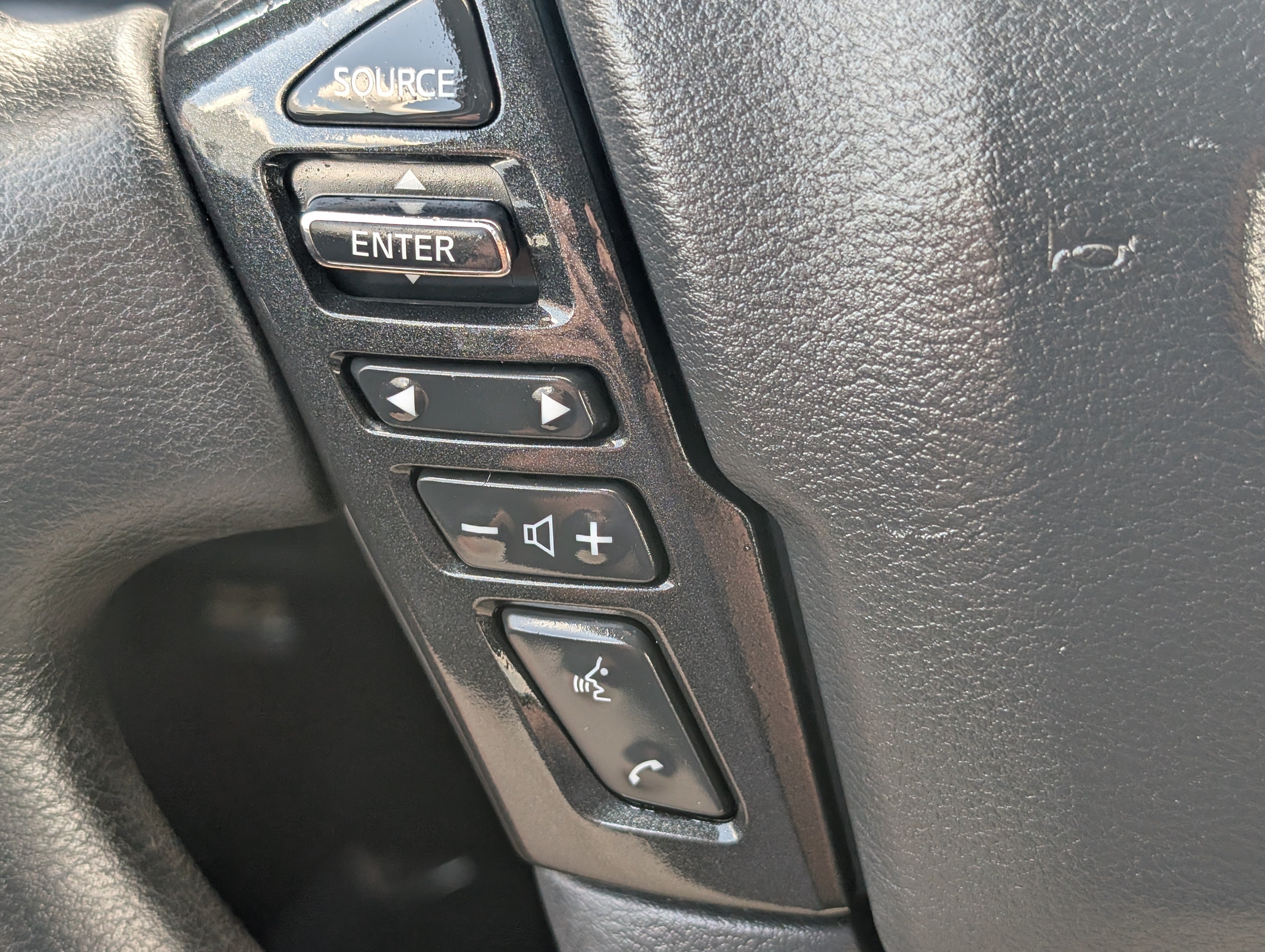 Used 2023 Glacier White Nissan SV image 13