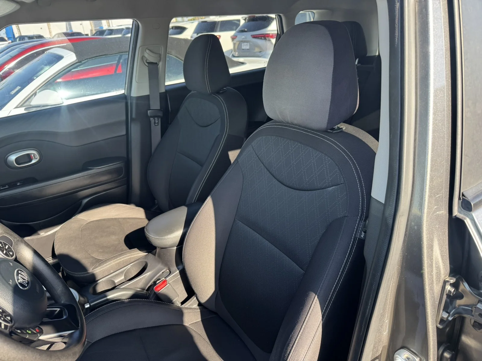 Used 2019 grey Kia Base image 9