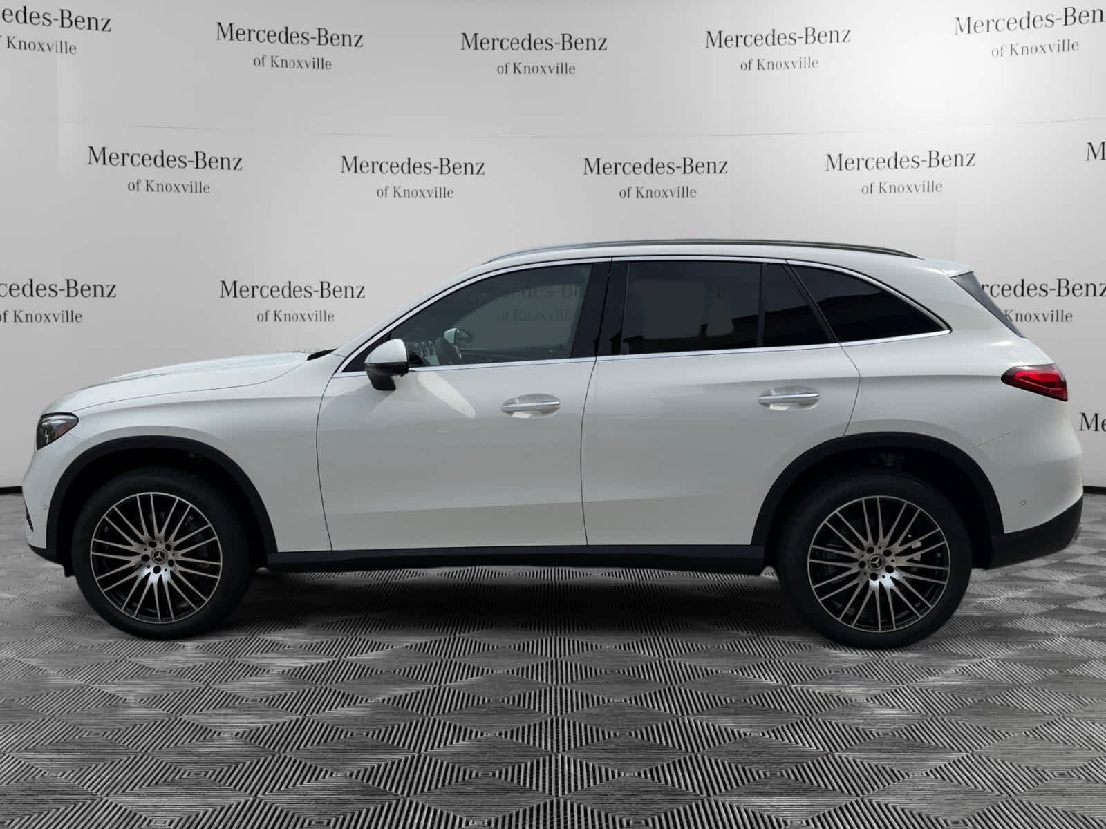 New 2026 Polar White Mercedes-Benz GLC 300 image 2