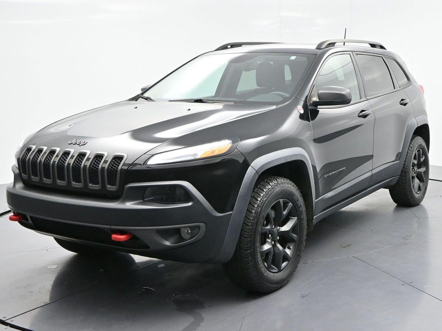 Used 2018 Diamond Black Crystal Pearlcoat Jeep Trailhawk image 3