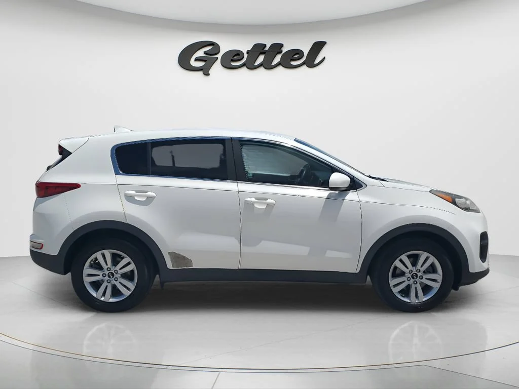 Used 2018 White Kia LX image 4