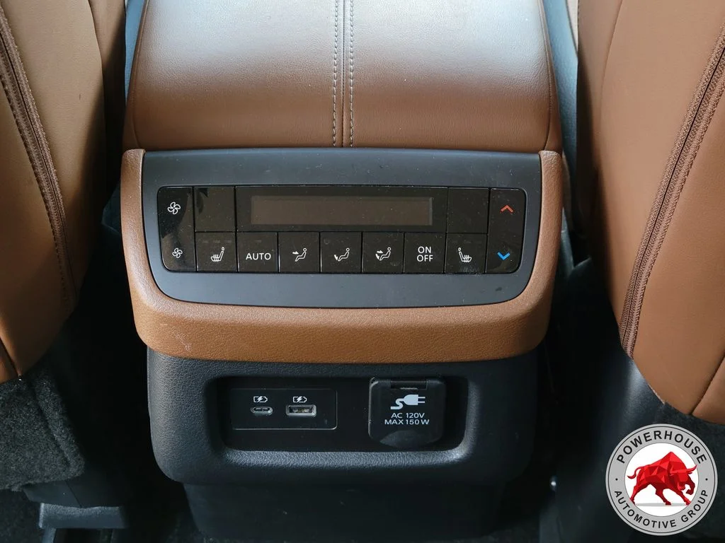 Used 2025 White Nissan Platinum image 19