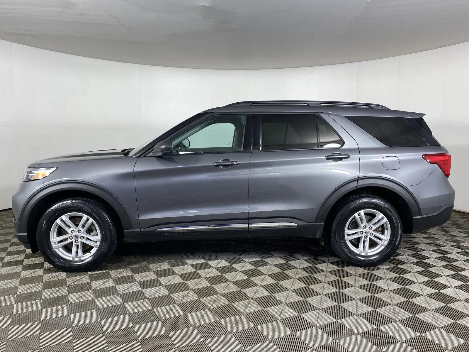 Used 2024 Carbonized Gray Ford XLT image 4